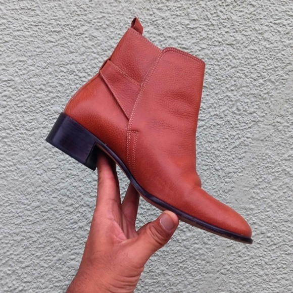 TALBOTS LADIES GENUINE LEATHER  BUCKLED BOOTIES - Picture 5 of 17